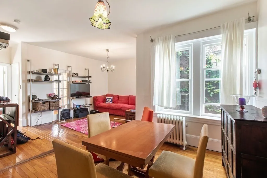 37 Revere St, Beacon Hill