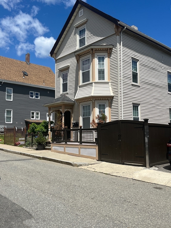 2 Woodville Park, Roxbury