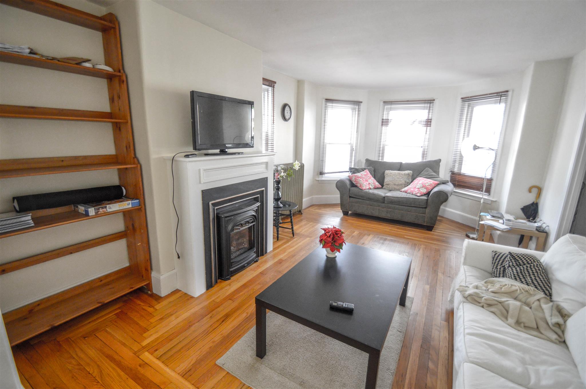 7 bed, 2 bath apartment for rent at 218 Norfolk St Unit 1, Central Square — photo 16 of 21