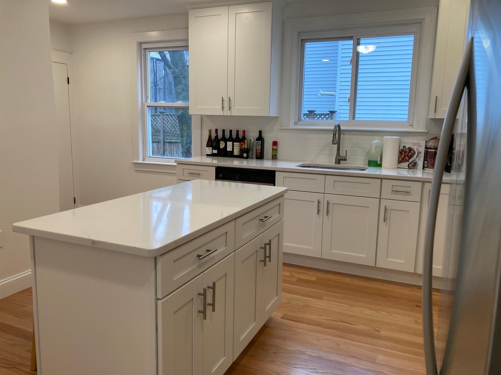 7 bed, 2 bath apartment for rent at 218 Norfolk St Unit 1, Central Square — photo 3 of 21