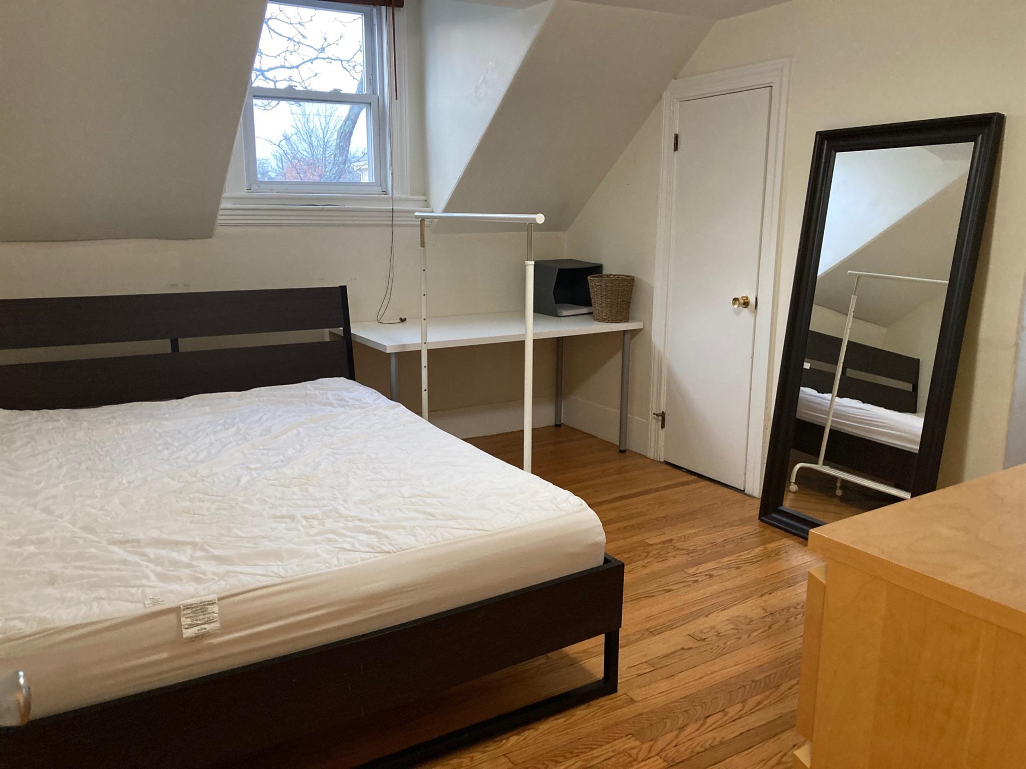 7 bed, 2 bath apartment for rent at 218 Norfolk St Unit 1, Central Square — photo 10 of 21