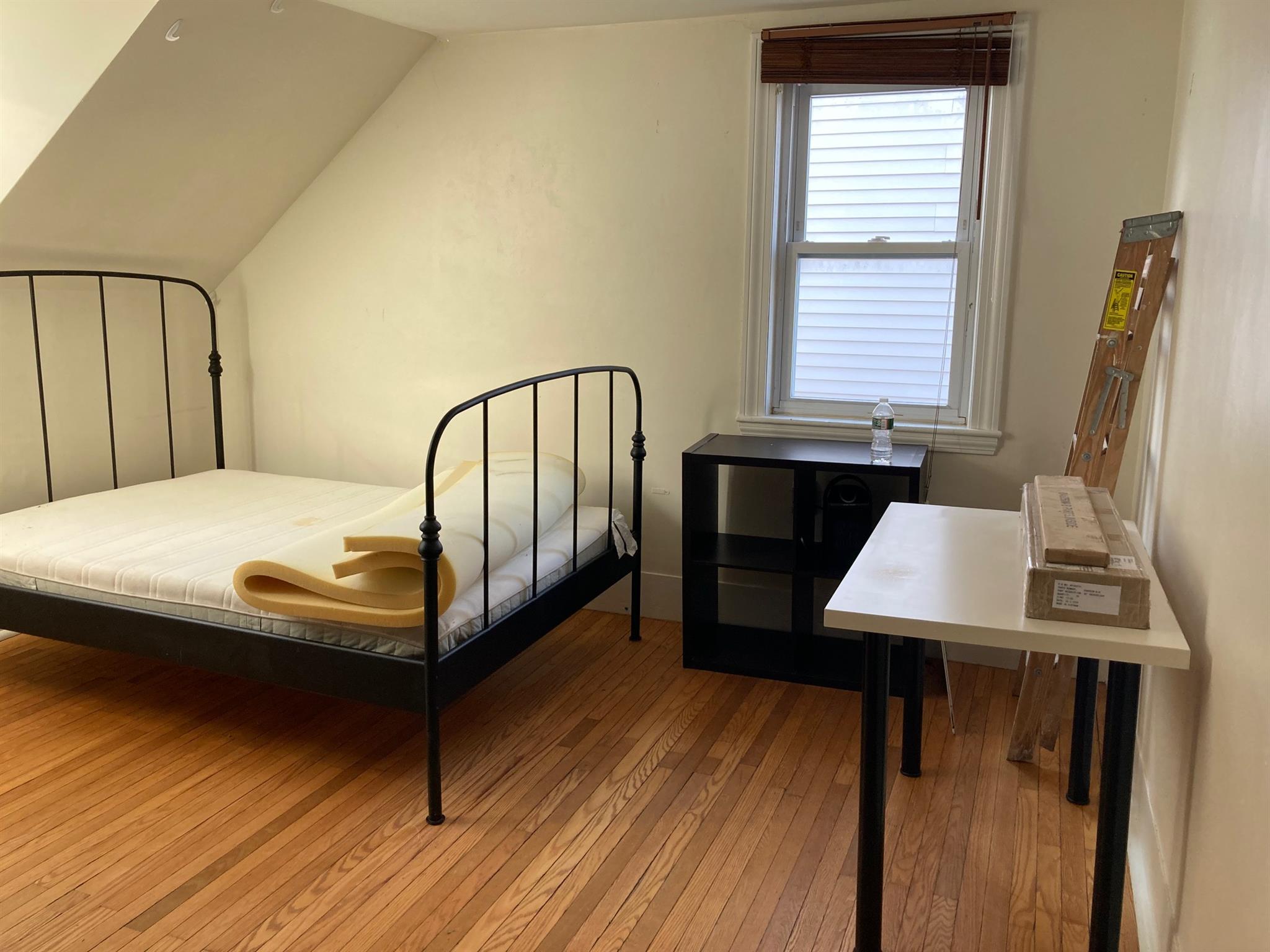 7 bed, 2 bath apartment for rent at 218 Norfolk St Unit 1, Central Square — photo 12 of 21
