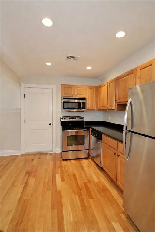 27 Crosby Rd, Chestnut Hill