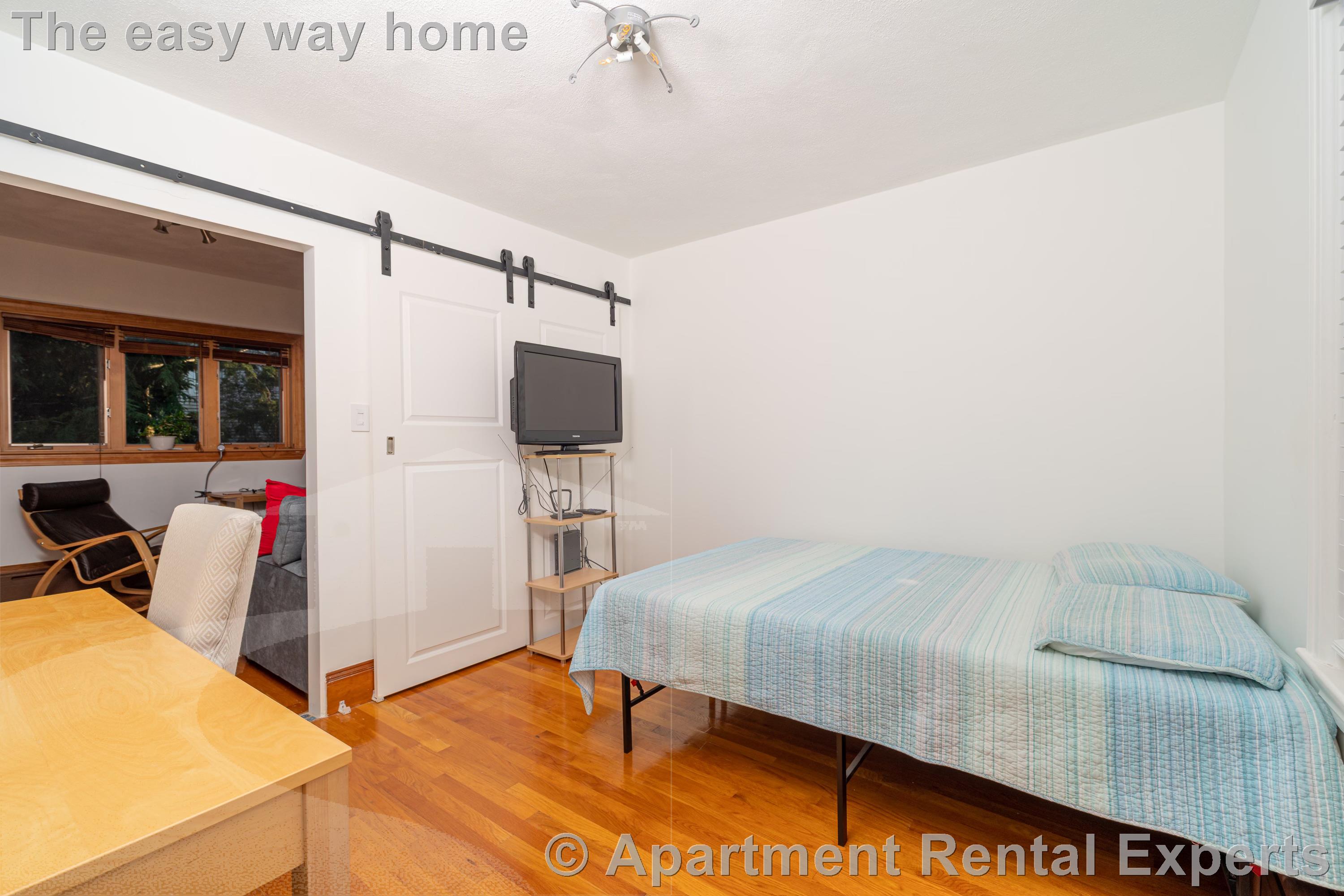 11 Hinckley St, Magoun Square