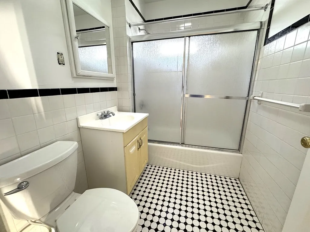 20 Hunnewell Ave, Oak Square