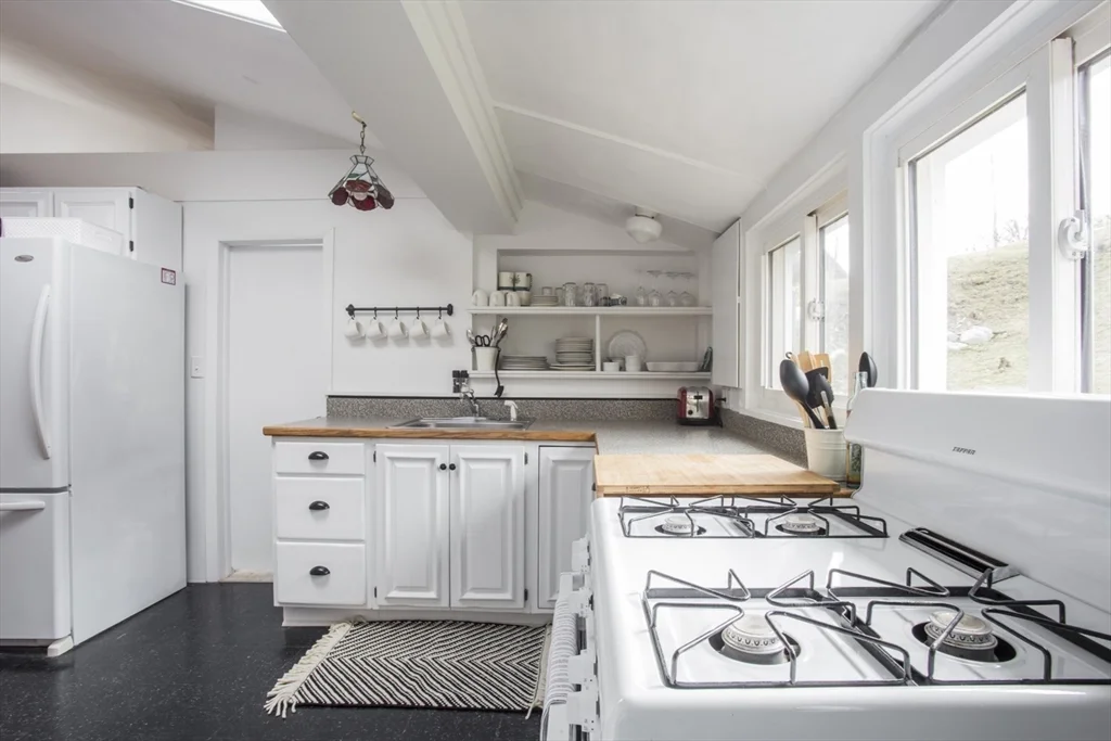 43 Bayview Rd, Great Neck