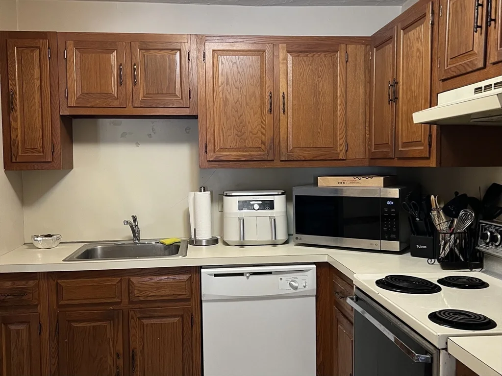 320 Fellsview Ter, Stoneham
