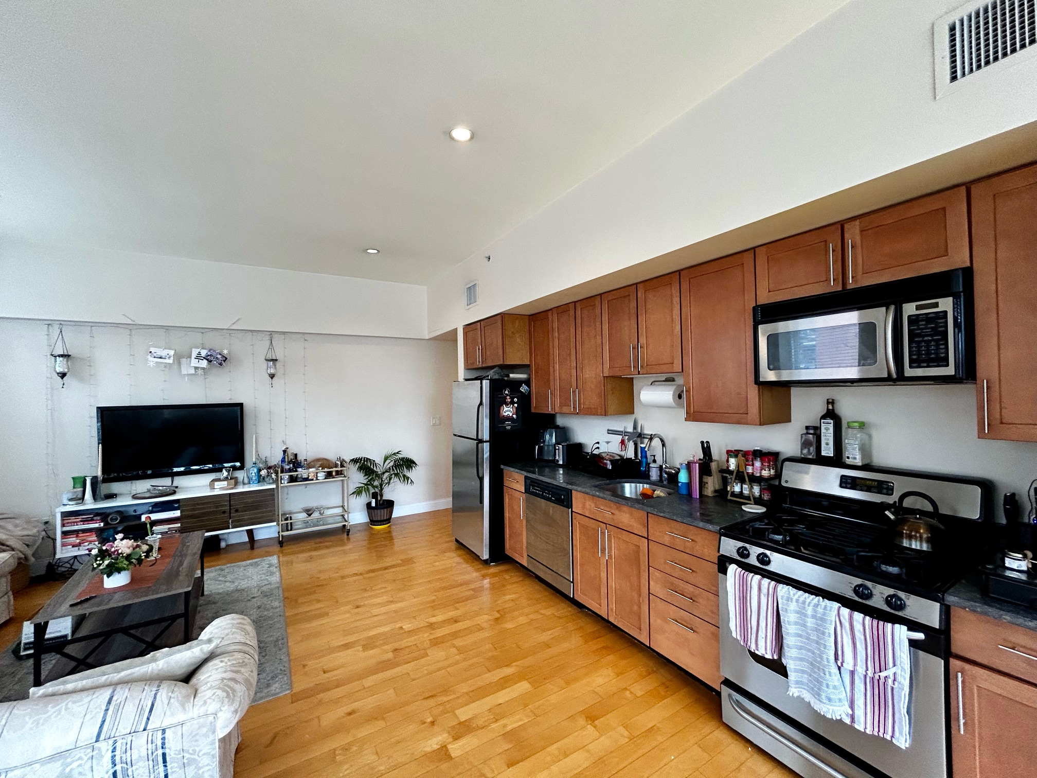 2 bed, 2 bath apartment for rent at 1 Garden St Unit 7, Beacon Hill — photo 3 of 12