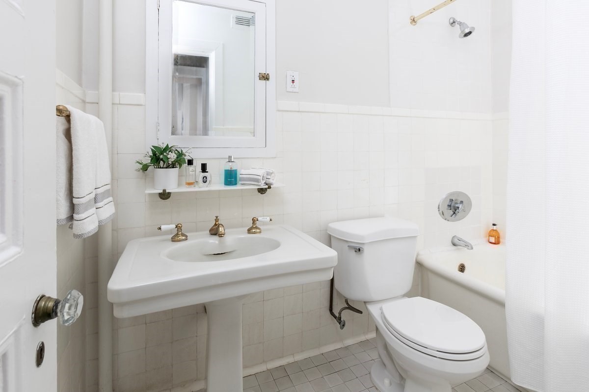 1 bed, 1 bath apartment for rent at 21 Beacon St Unit 5R, Beacon Hill — photo 11 of 14
