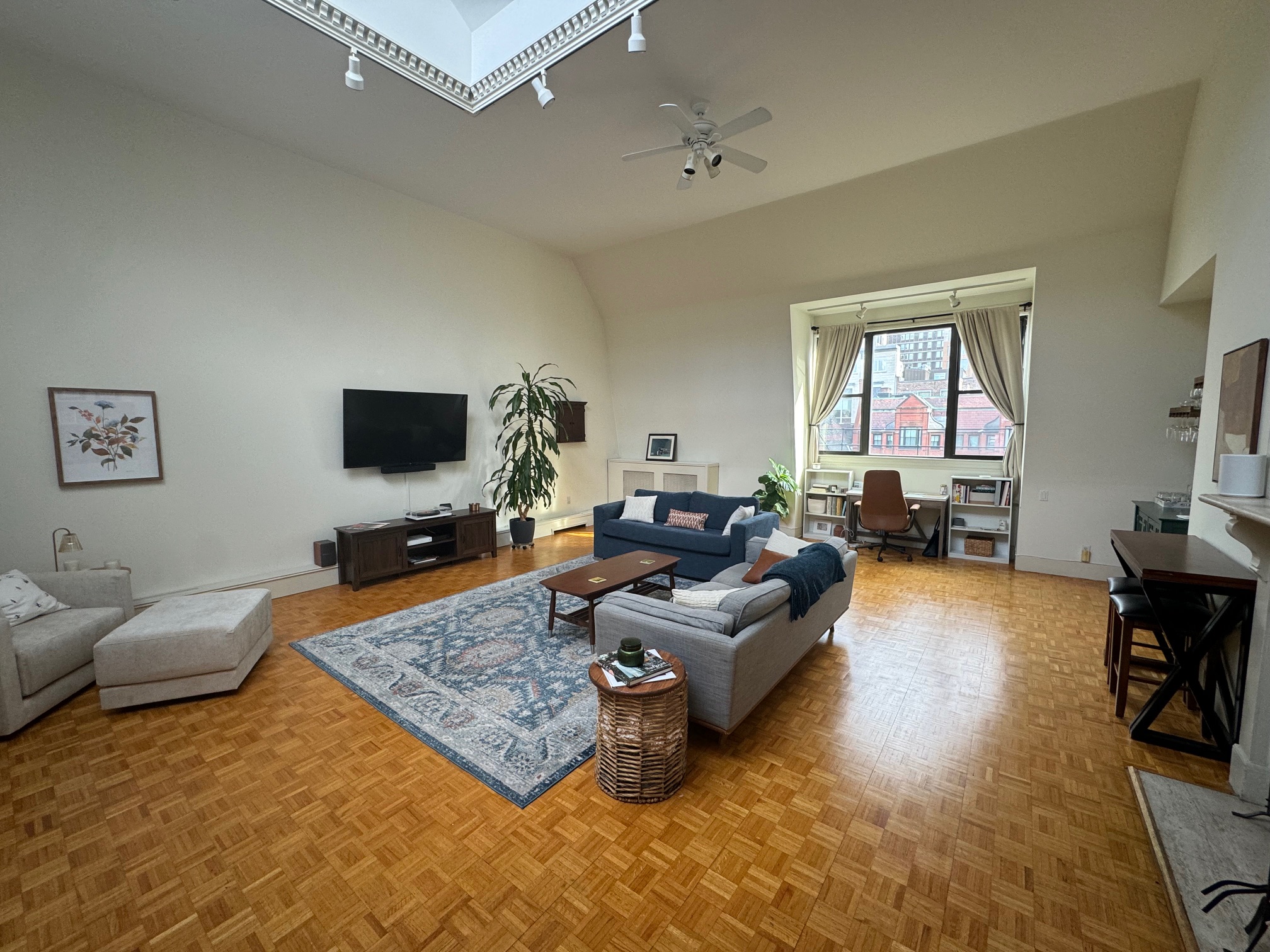 247 Newbury St, Back Bay