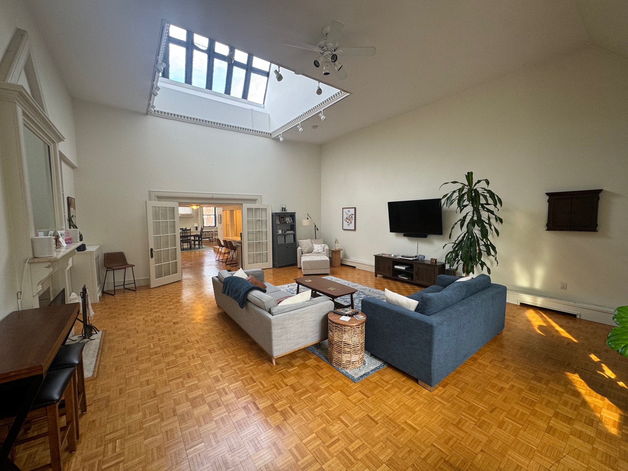 247 Newbury St, Back Bay