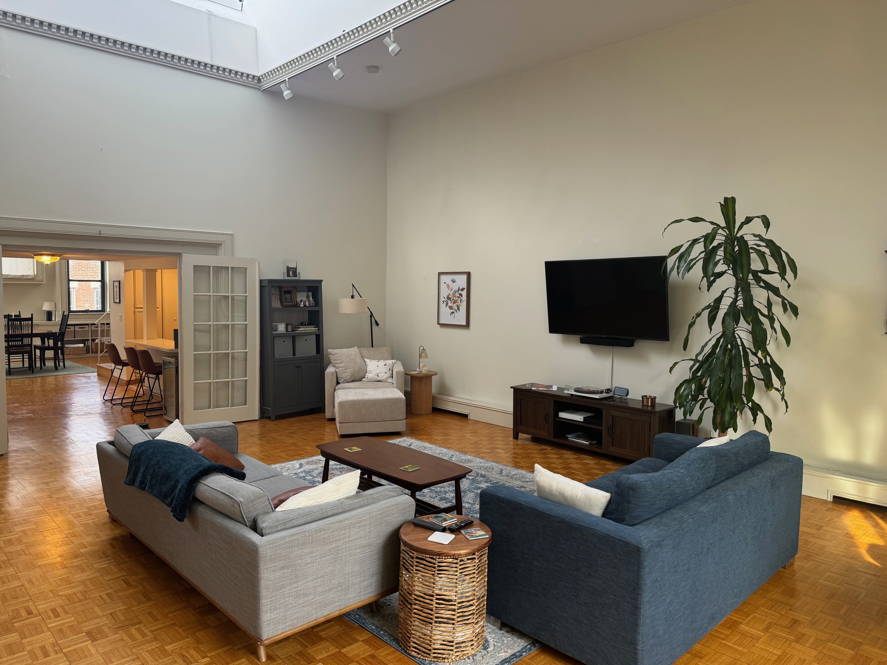 247 Newbury St, Back Bay