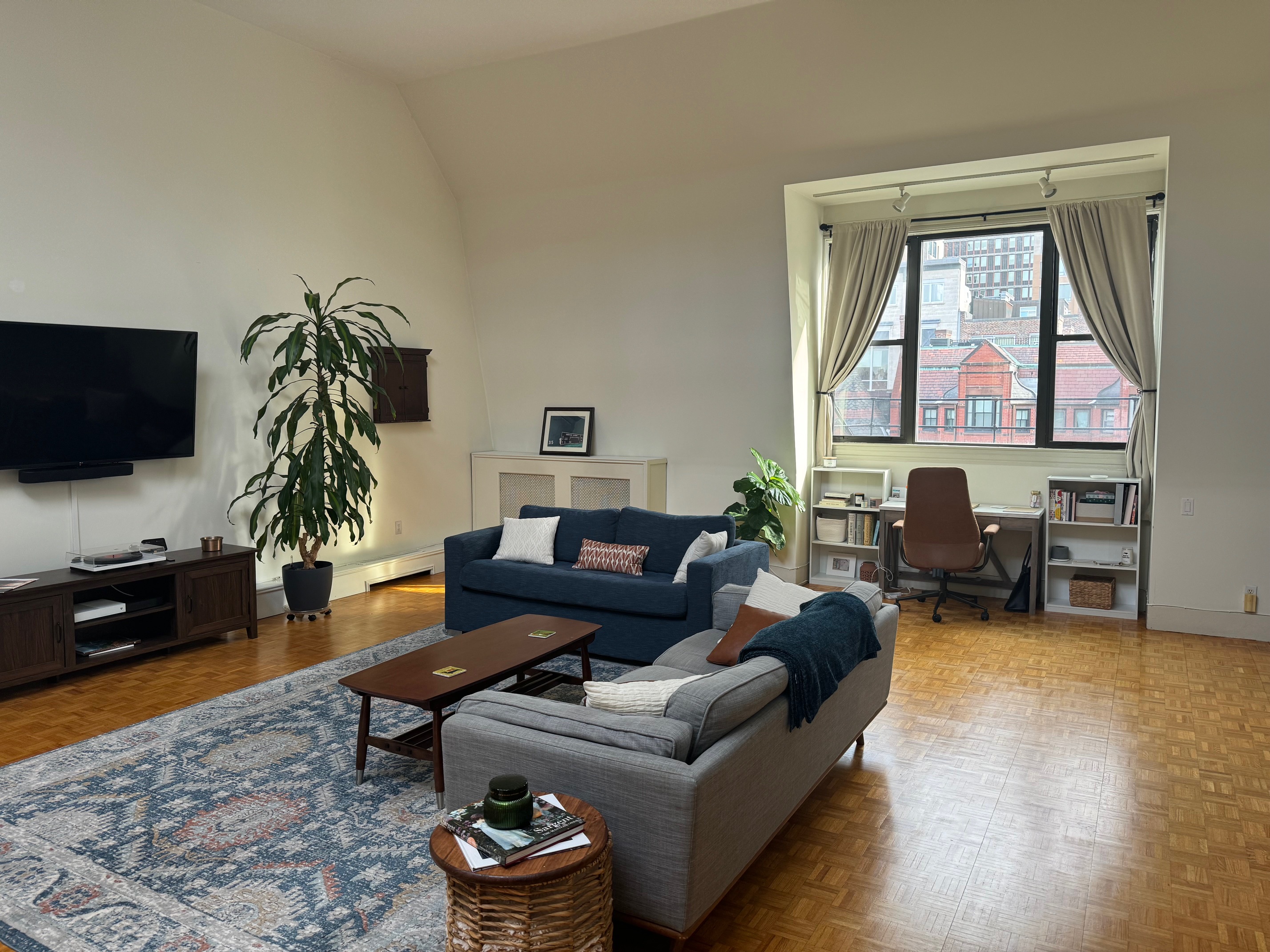 247 Newbury St, Back Bay