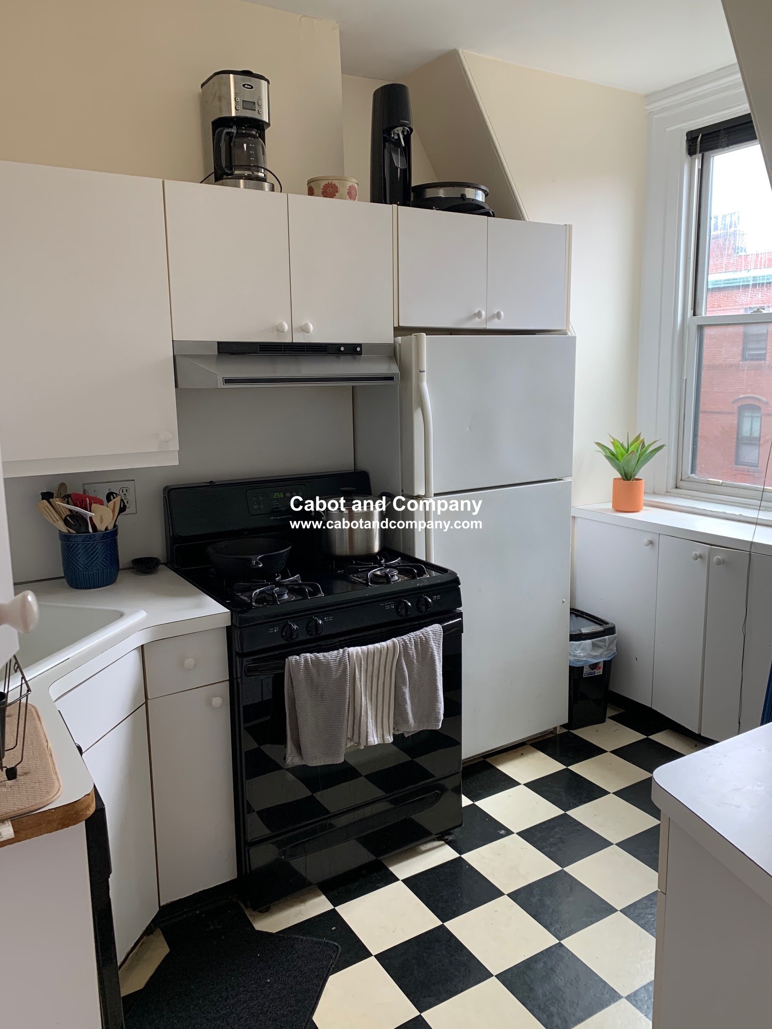 3 bed, 1 bath apartment for rent at 8 Fairfield St Unit PH, Back Bay — photo 8 of 8