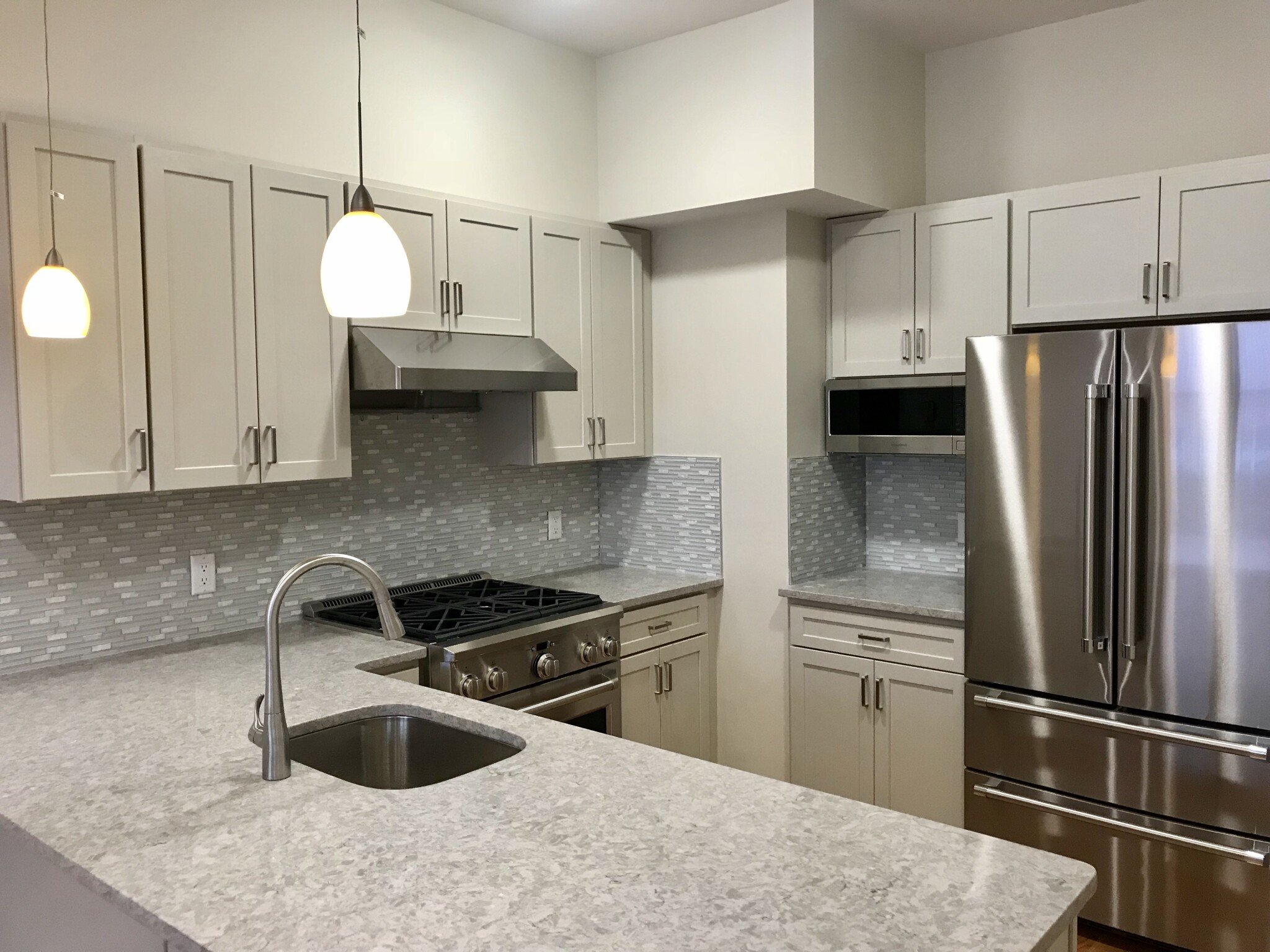 3 bed, 2 bath apartment for rent at 719 Boylston St Unit 302, Back Bay — photo 2 of 10