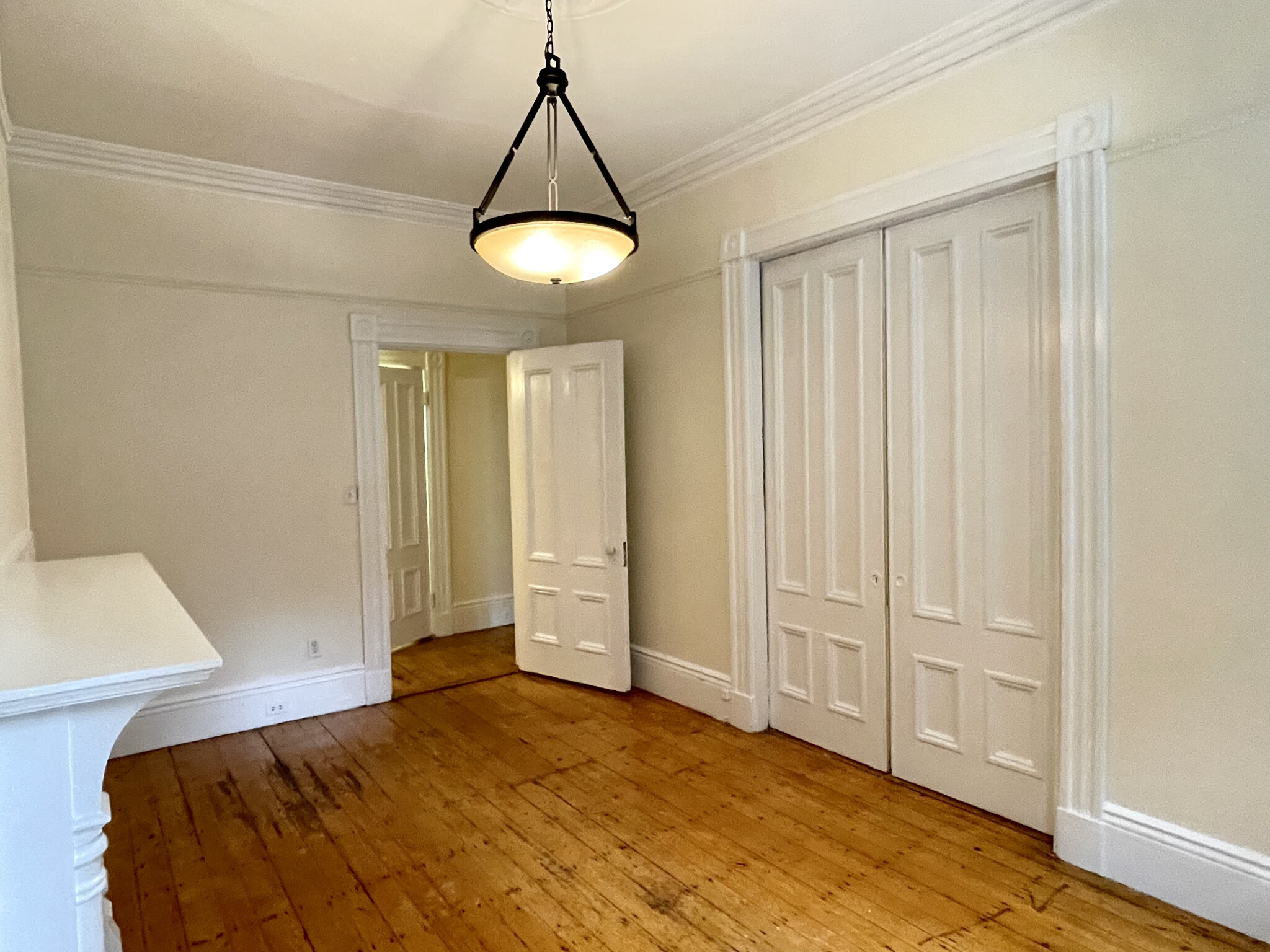 3 bed, 1 bath apartment for rent at 34 Isabella St Unit 2A, Back Bay — photo 5 of 7