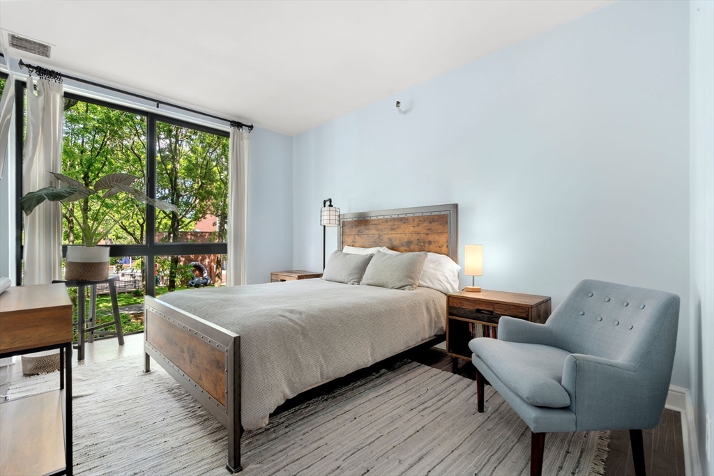 42 8th St, Charlestown