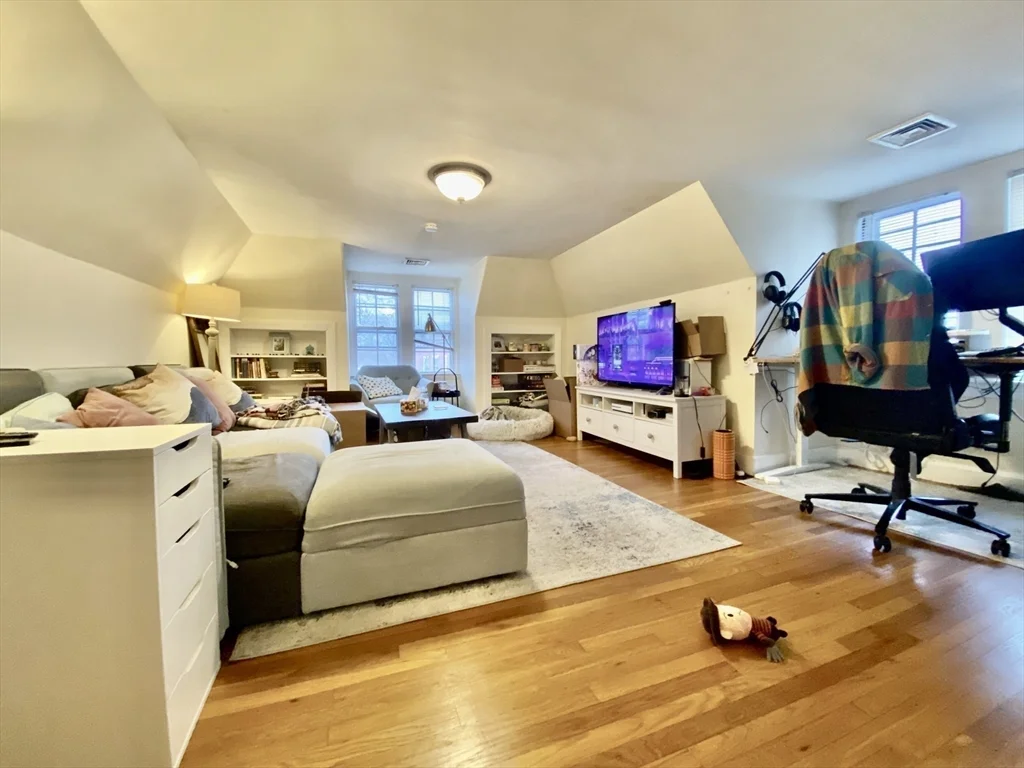 24 Grovenor Rd, Jamaica Plain