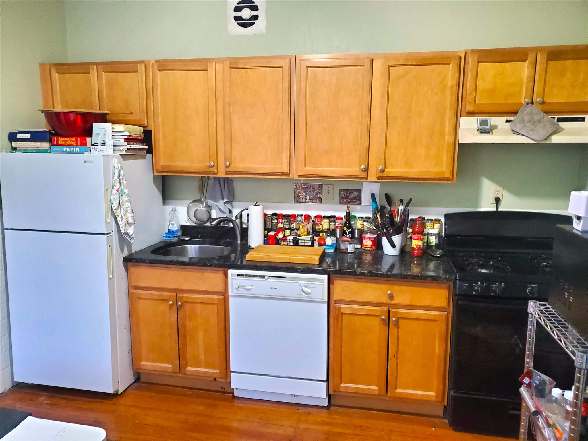 Studio bed, 1 bath apartment for rent at 145 Orchard St Unit 2, Davis Square — photo 1 of 12