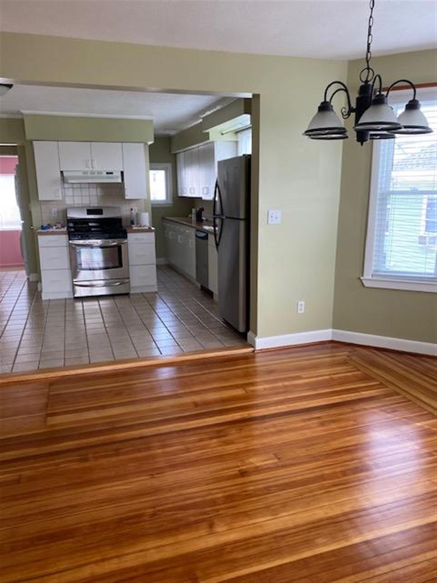 3 bed, 1.5 bath apartment for rent at 18 Early Ave Unit 2, Medford — photo 5 of 18