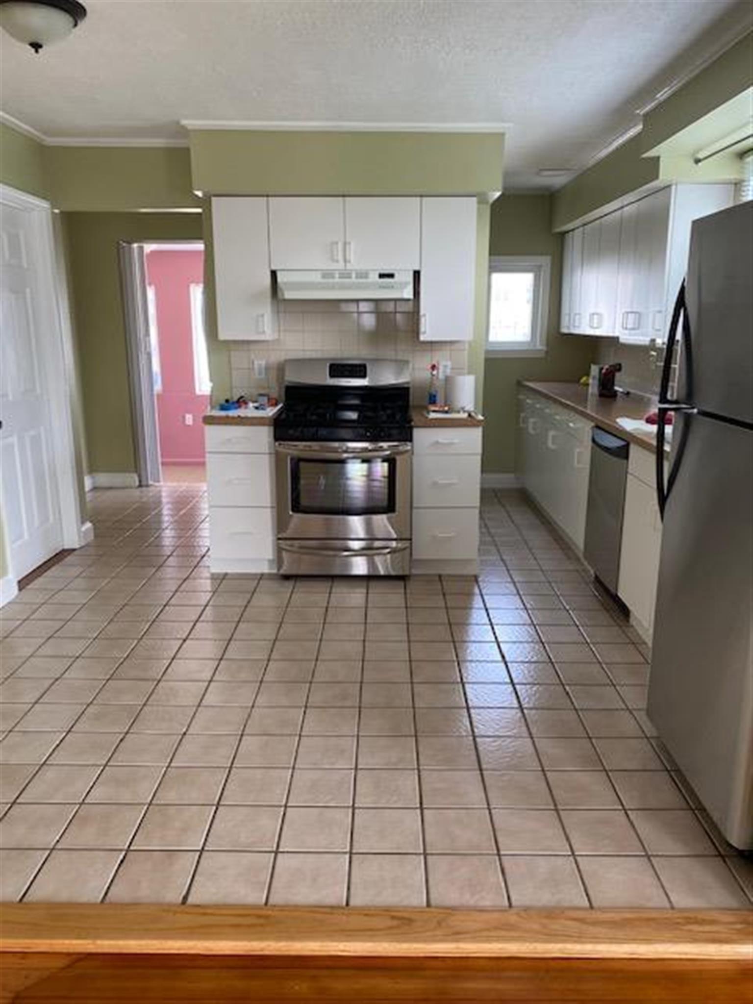 3 bed, 1.5 bath apartment for rent at 18 Early Ave Unit 2, Medford — photo 6 of 18