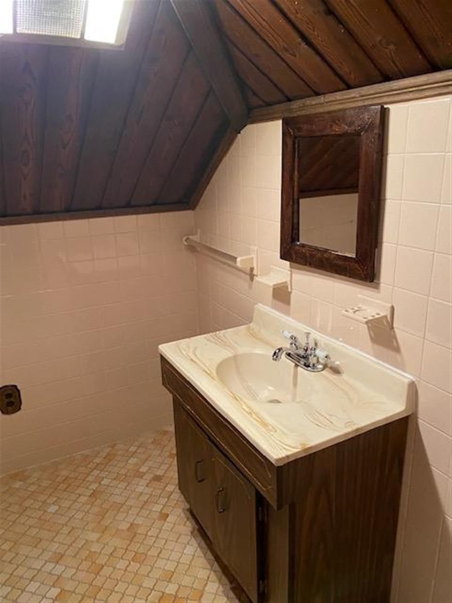 3 bed, 1.5 bath apartment for rent at 18 Early Ave Unit 2, Medford — photo 15 of 18