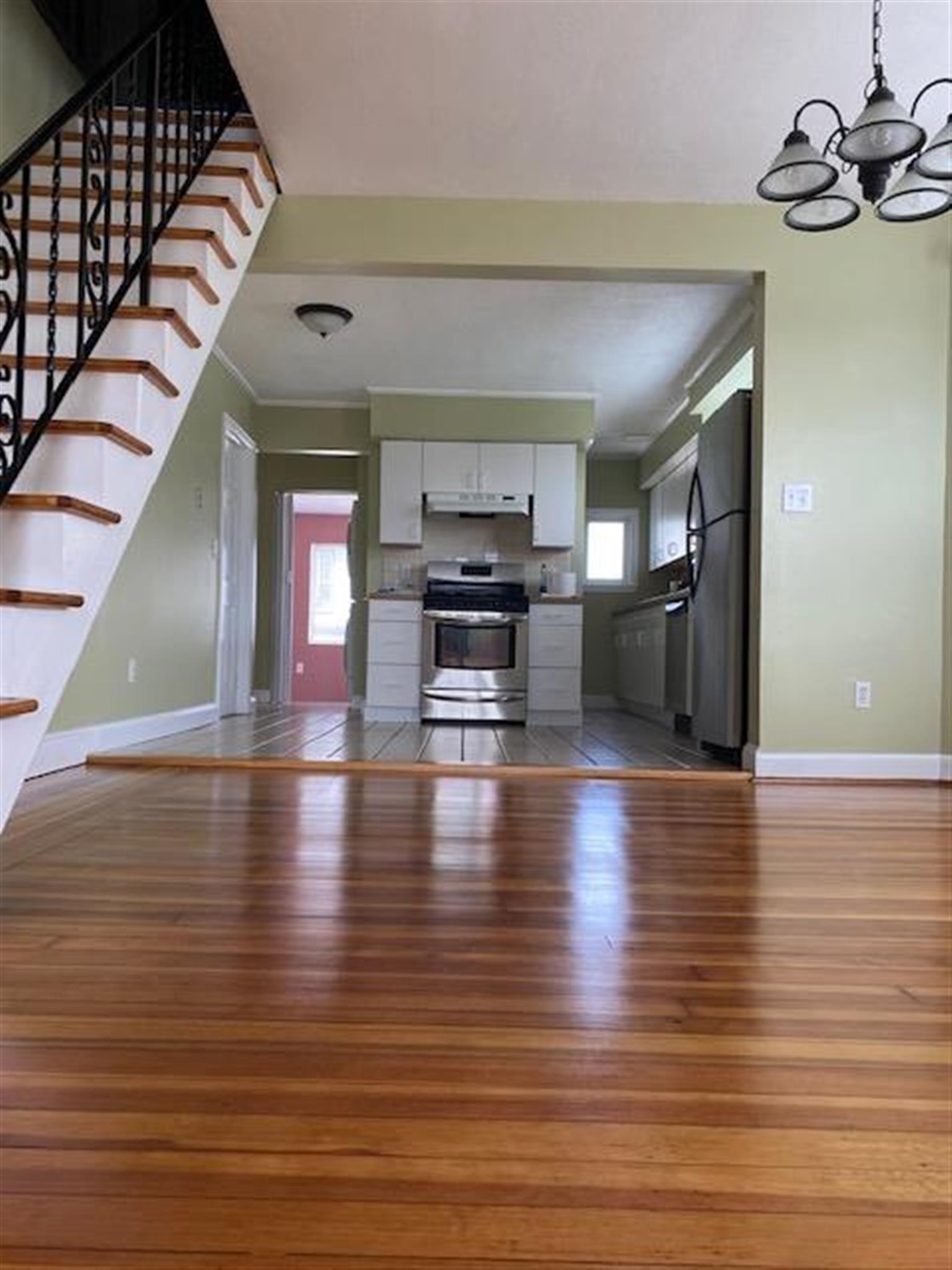 3 bed, 1.5 bath apartment for rent at 18 Early Ave Unit 2, Medford — photo 1 of 18