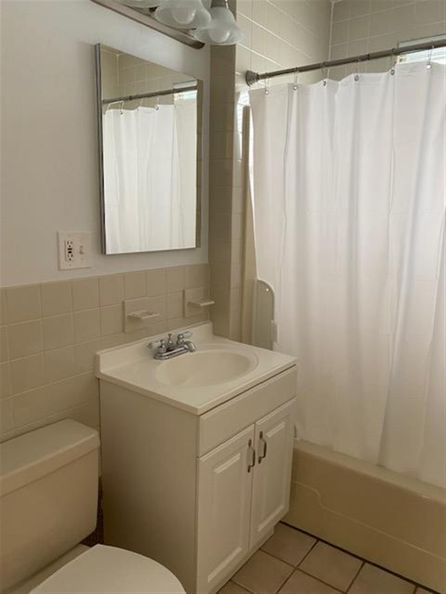 3 bed, 1.5 bath apartment for rent at 18 Early Ave Unit 2, Medford — photo 17 of 18