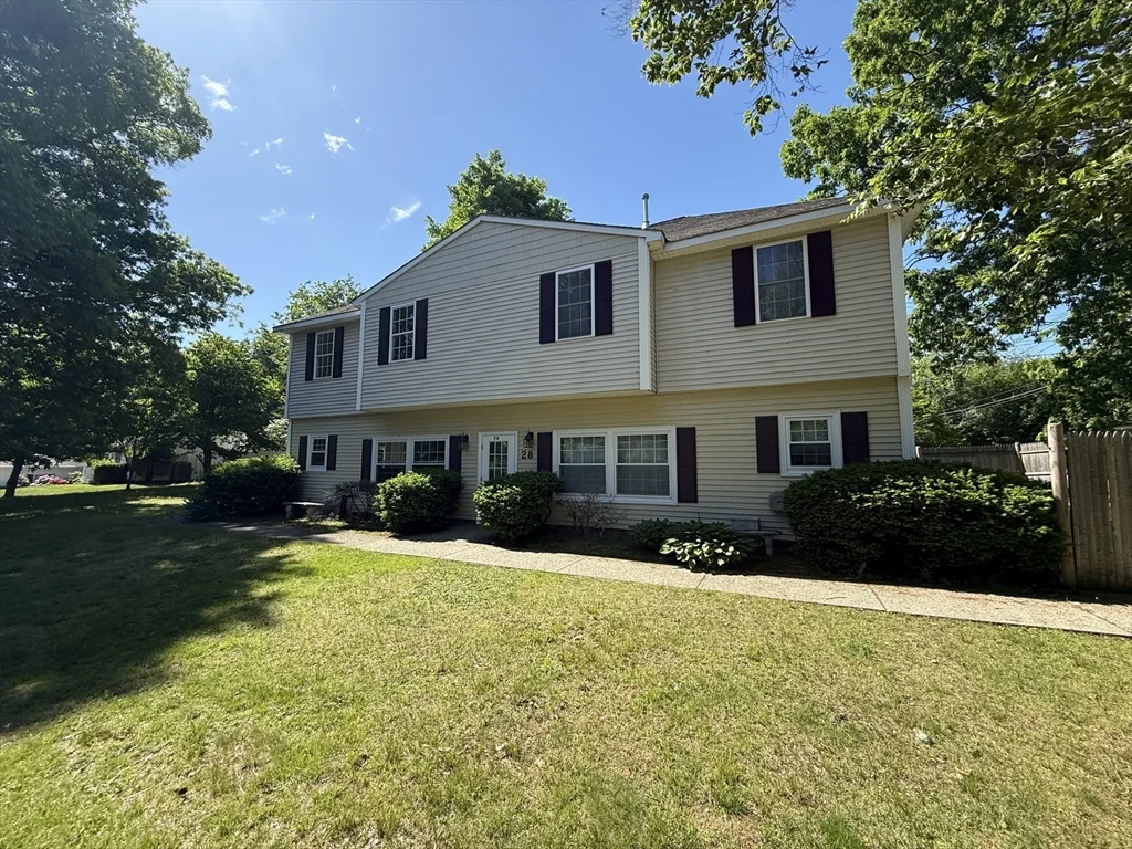 28 Crestview Dr, Westborough