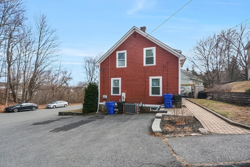 21 Cemetery St, Hopedale