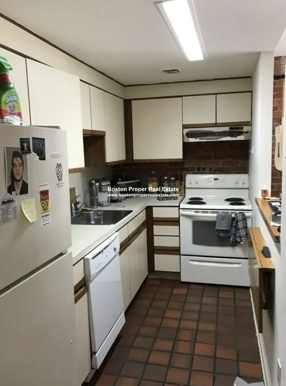 87 Gainsborough St, Fenway