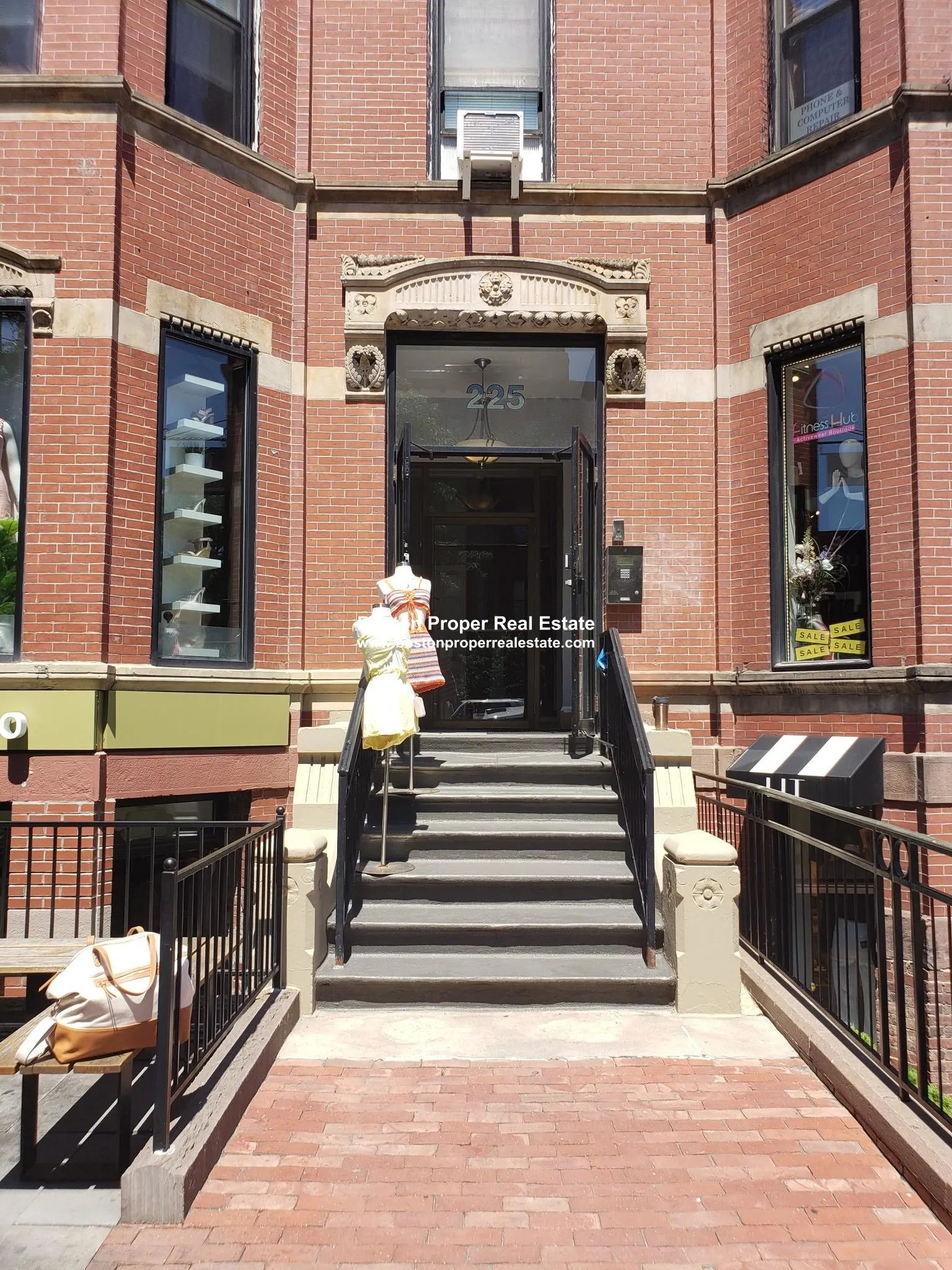 225 Newbury St, Back Bay