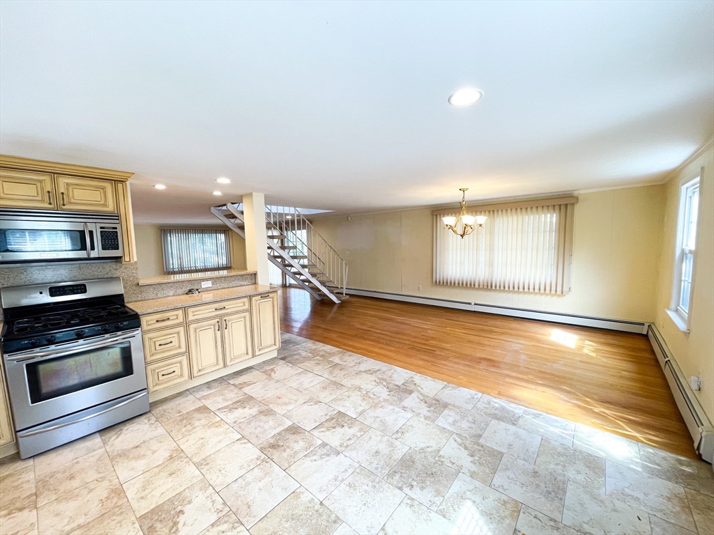 92 James Cir, Mashpee