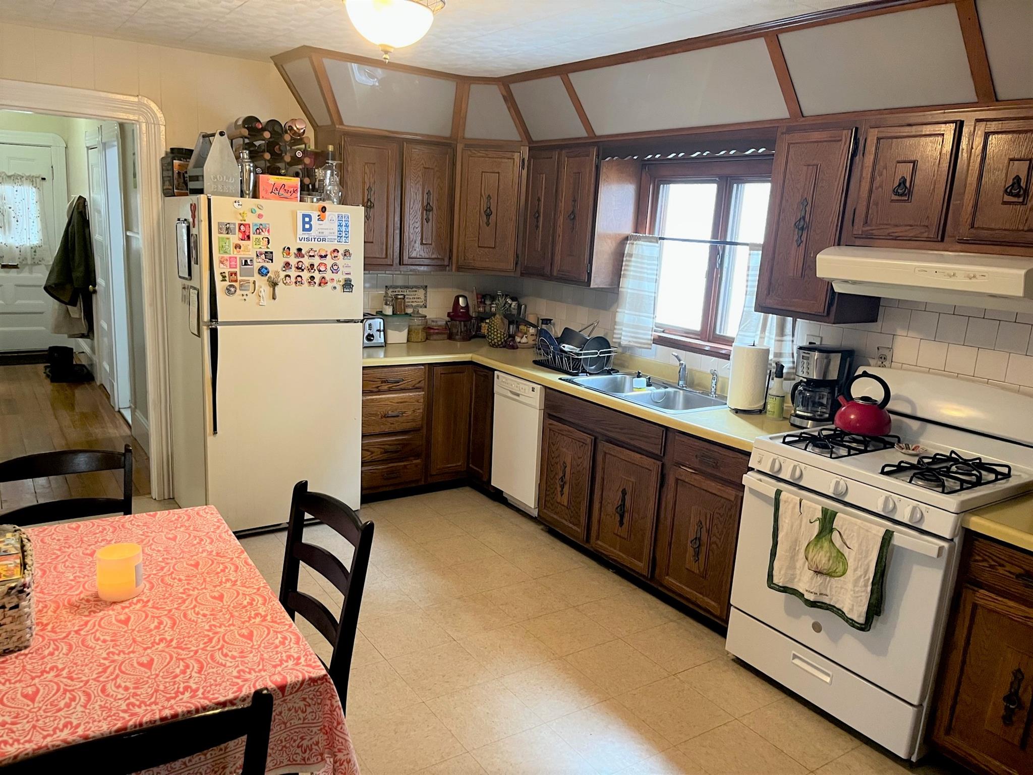 3 bed, 1 bath apartment for rent at 28 Prichard Ave Unit 1, Davis Square — photo 4 of 14