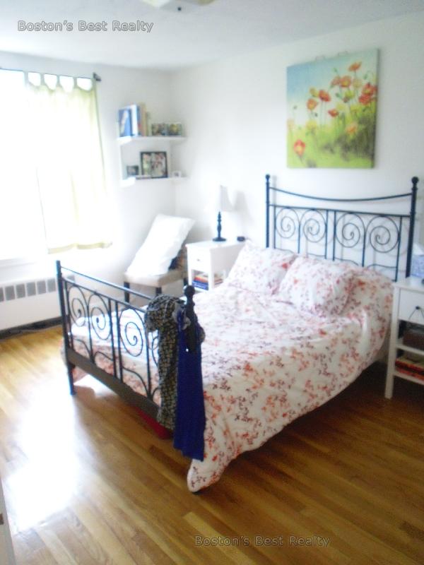 2 bed, 1 bath apartment for rent at 19 Englewood Ave Unit 5, Coolidge Corner — photo 1 of 3