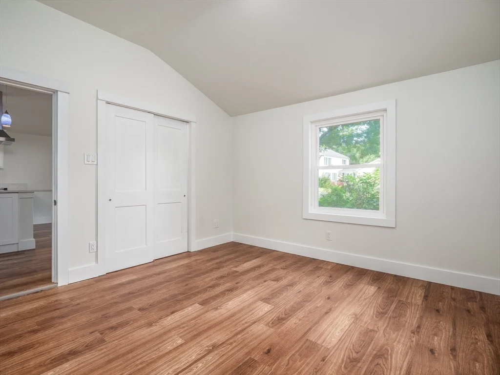 117 Precinct St, Lakeville
