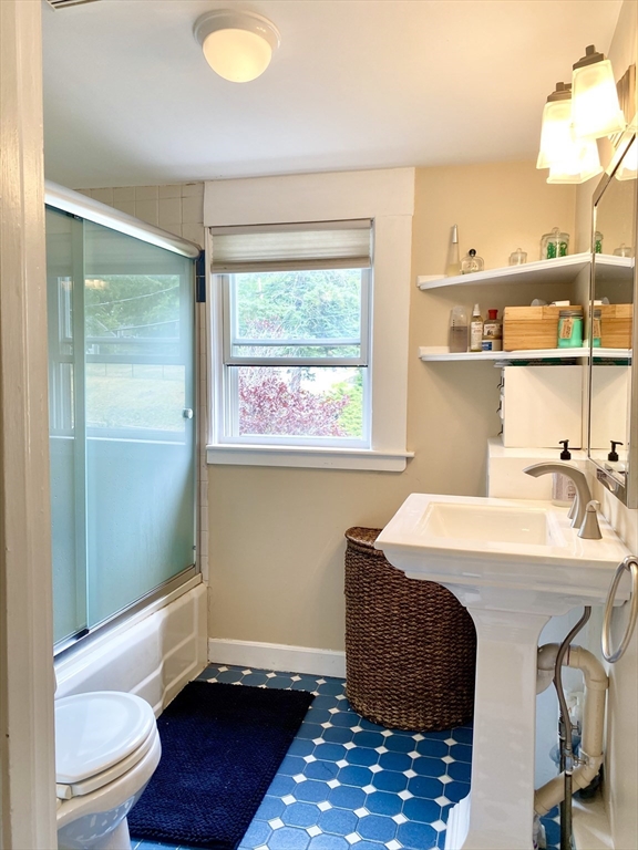 488 Washington St, Winchester