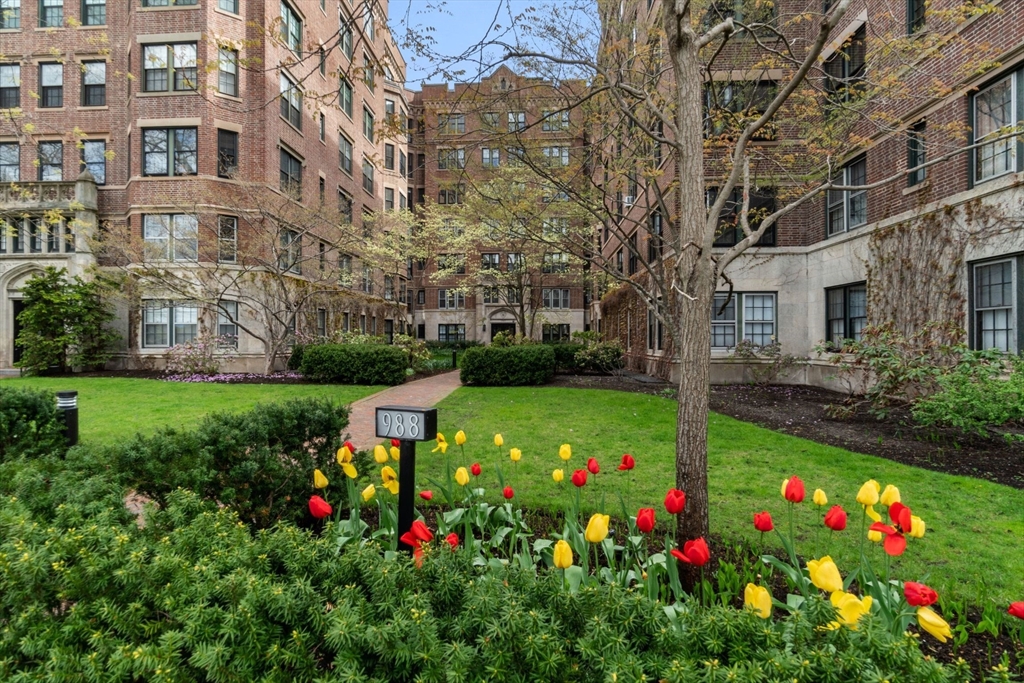 988 Memorial Dr, Harvard Square