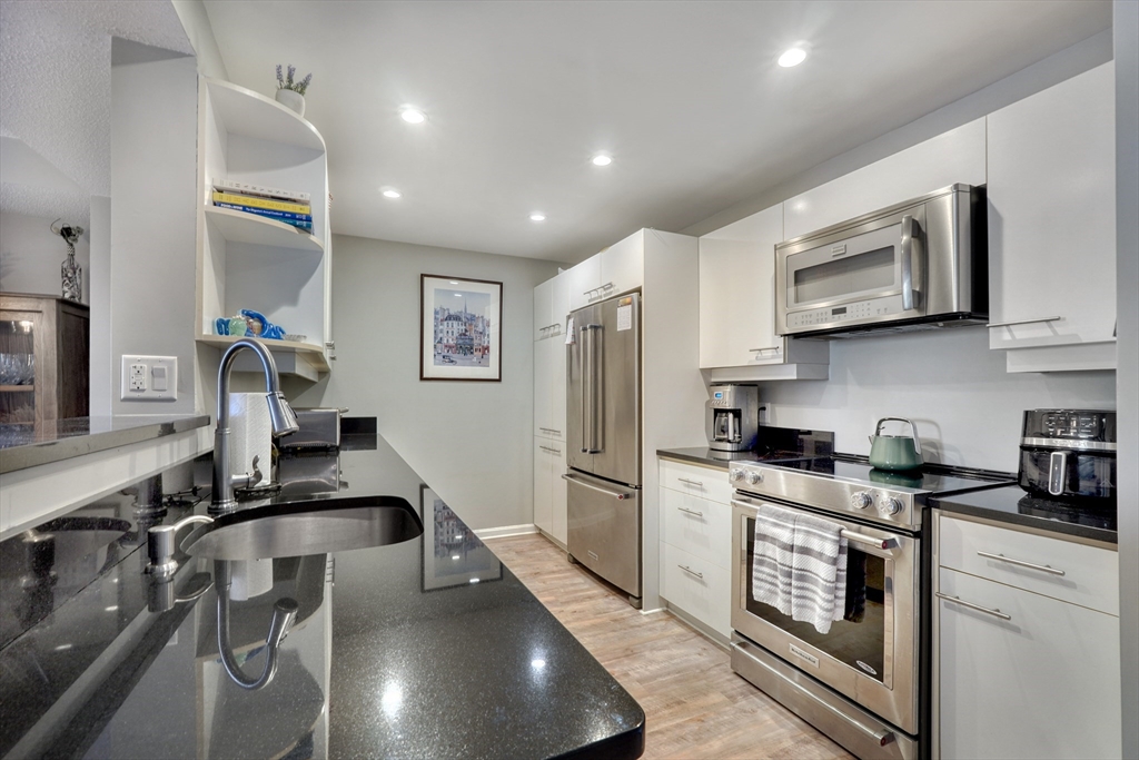 3 Seal Harbor Rd, Winthrop