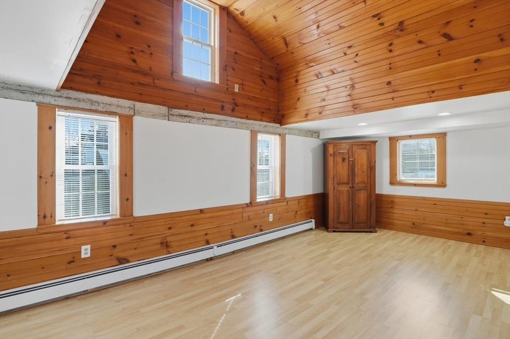 92 Main St, Hopkinton