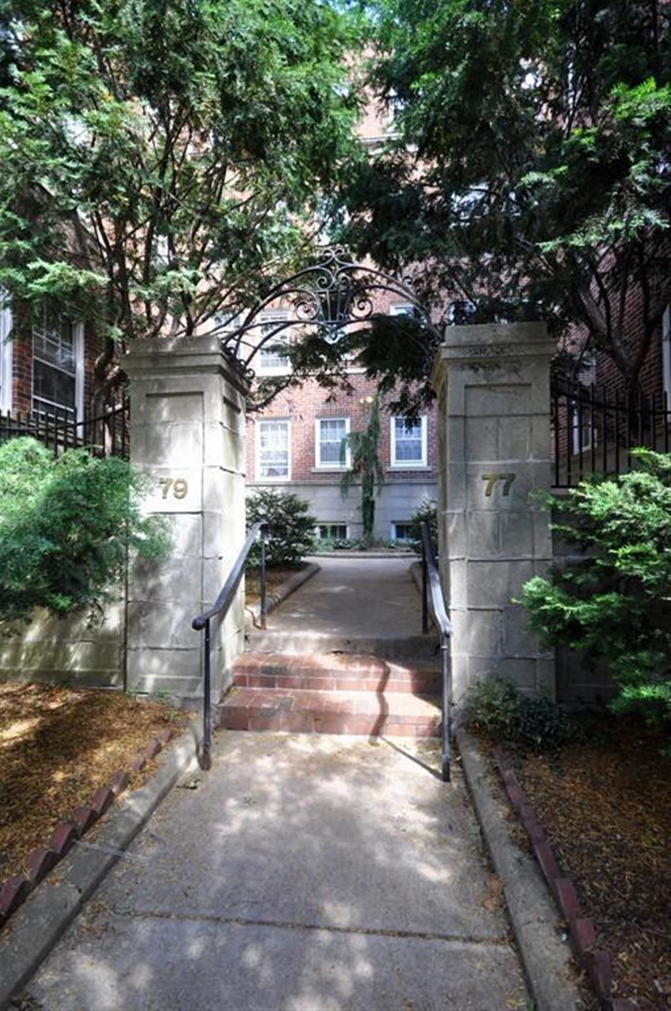 77 Martin St, Neighborhood Nine