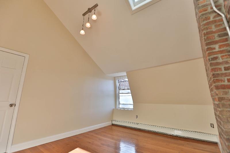 82 Bremen St, East Boston