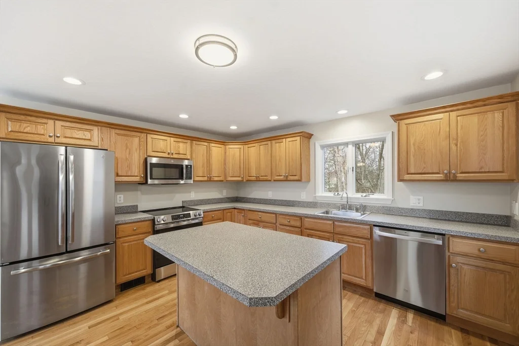 184 Park St, North Reading