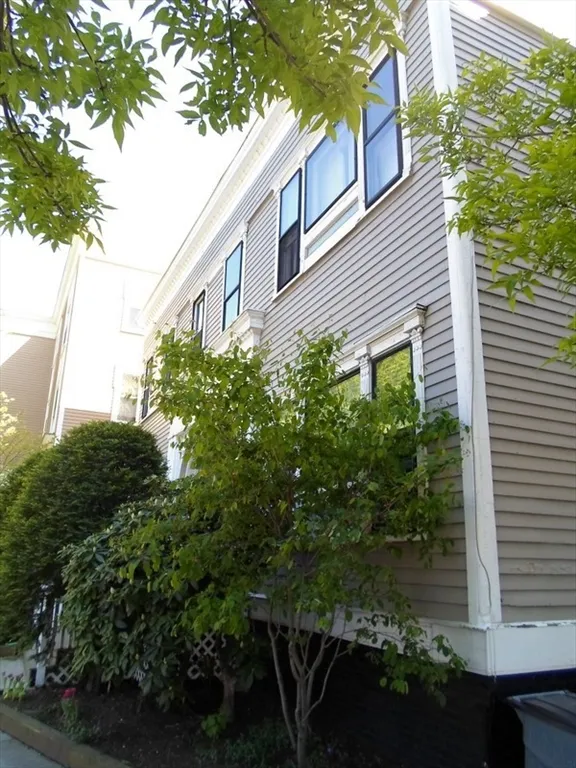 1530 Cambridge St, Mid-Cambridge