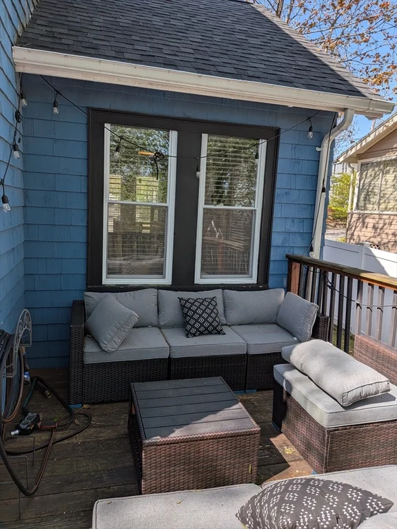 98 Rock Glen Rd, Medford