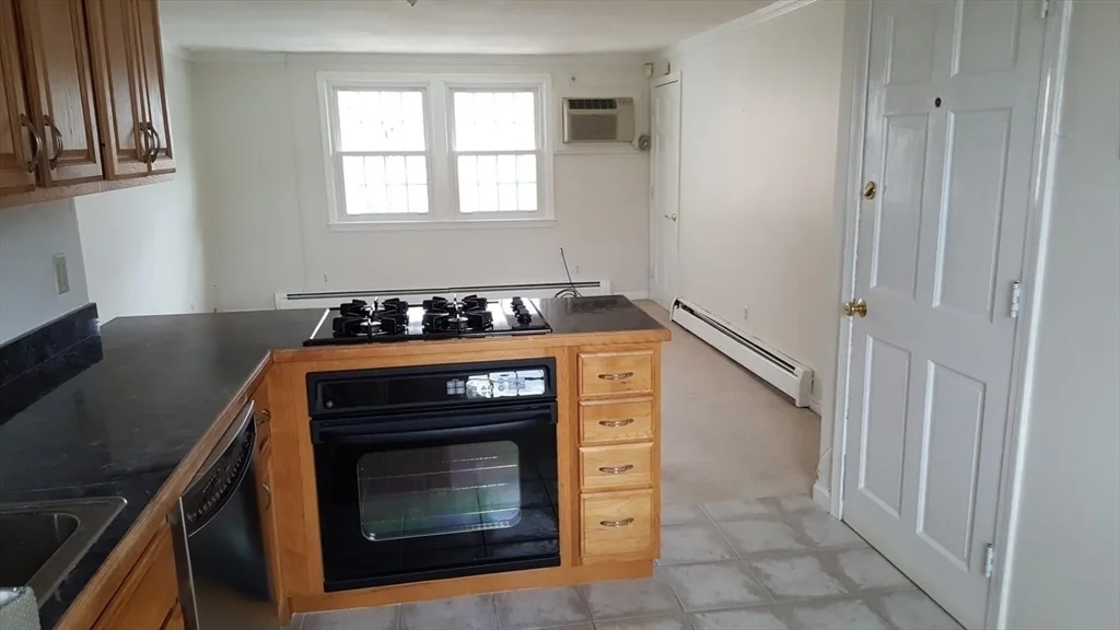 160 Tyngsboro Rd, Chelmsford