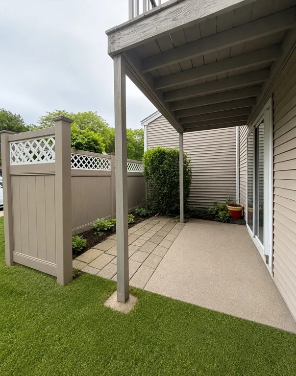 8 Village Rock Ln, Natick