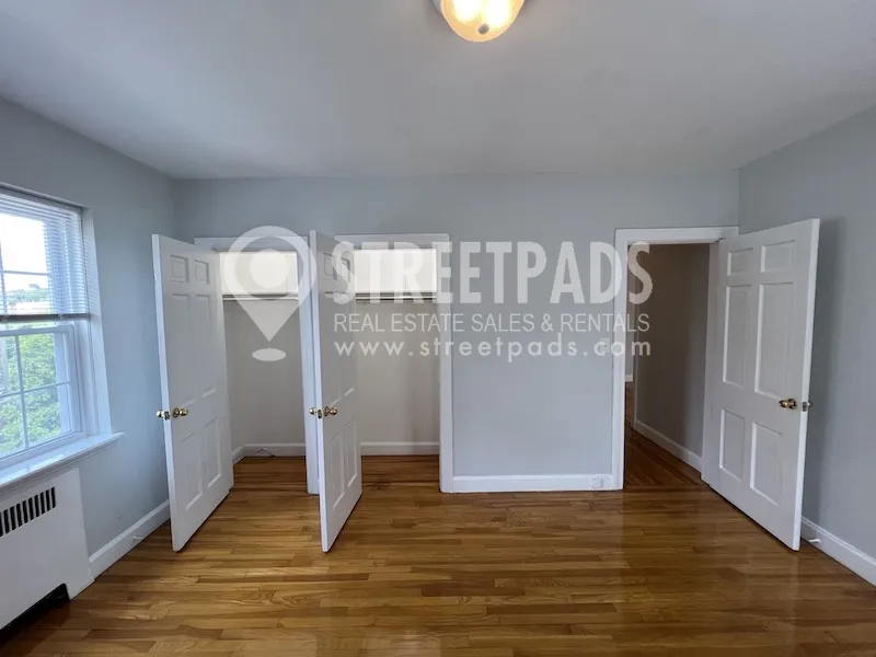 1163 Beacon St, Longwood