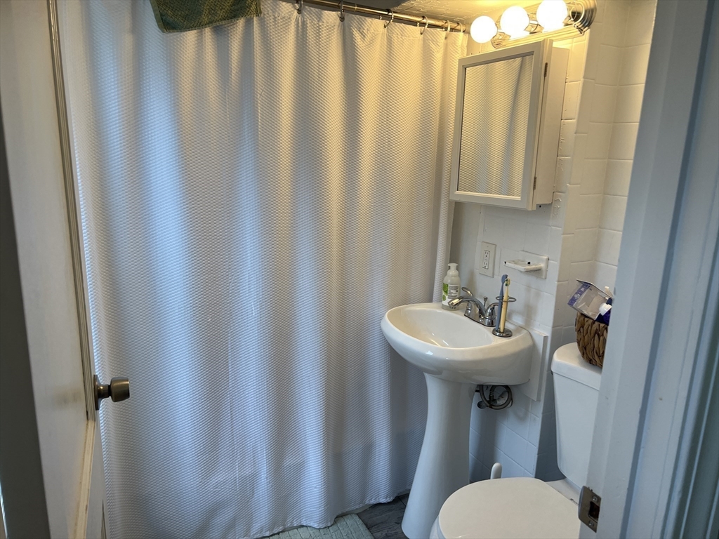 21 Siren St, Winthrop