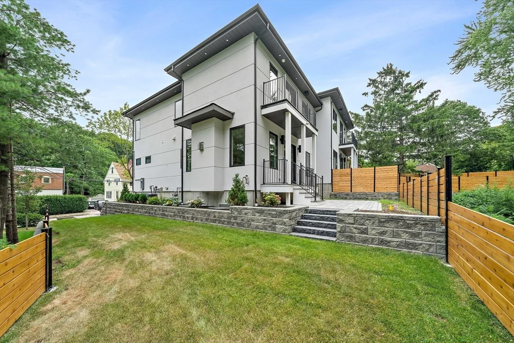94 Thurston Rd, Newton Upper Falls